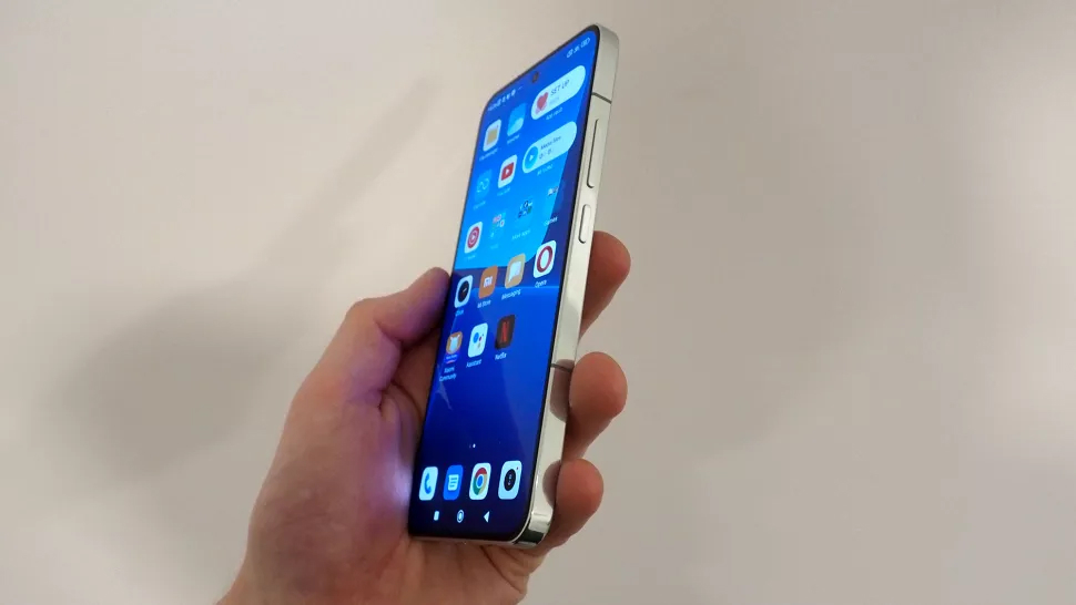 Обзор Xiaomi 13: элегантный и изысканный подражатель iPhone