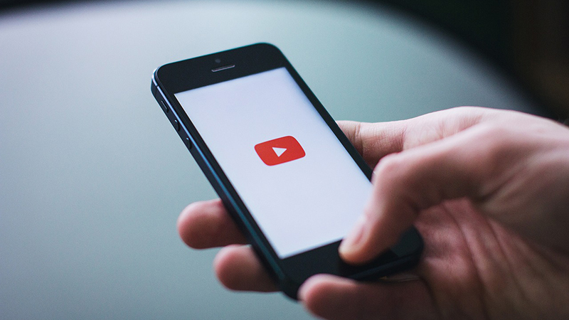 YouTube запретит просматривать видео пользователям блокировщиков рекламы фото
