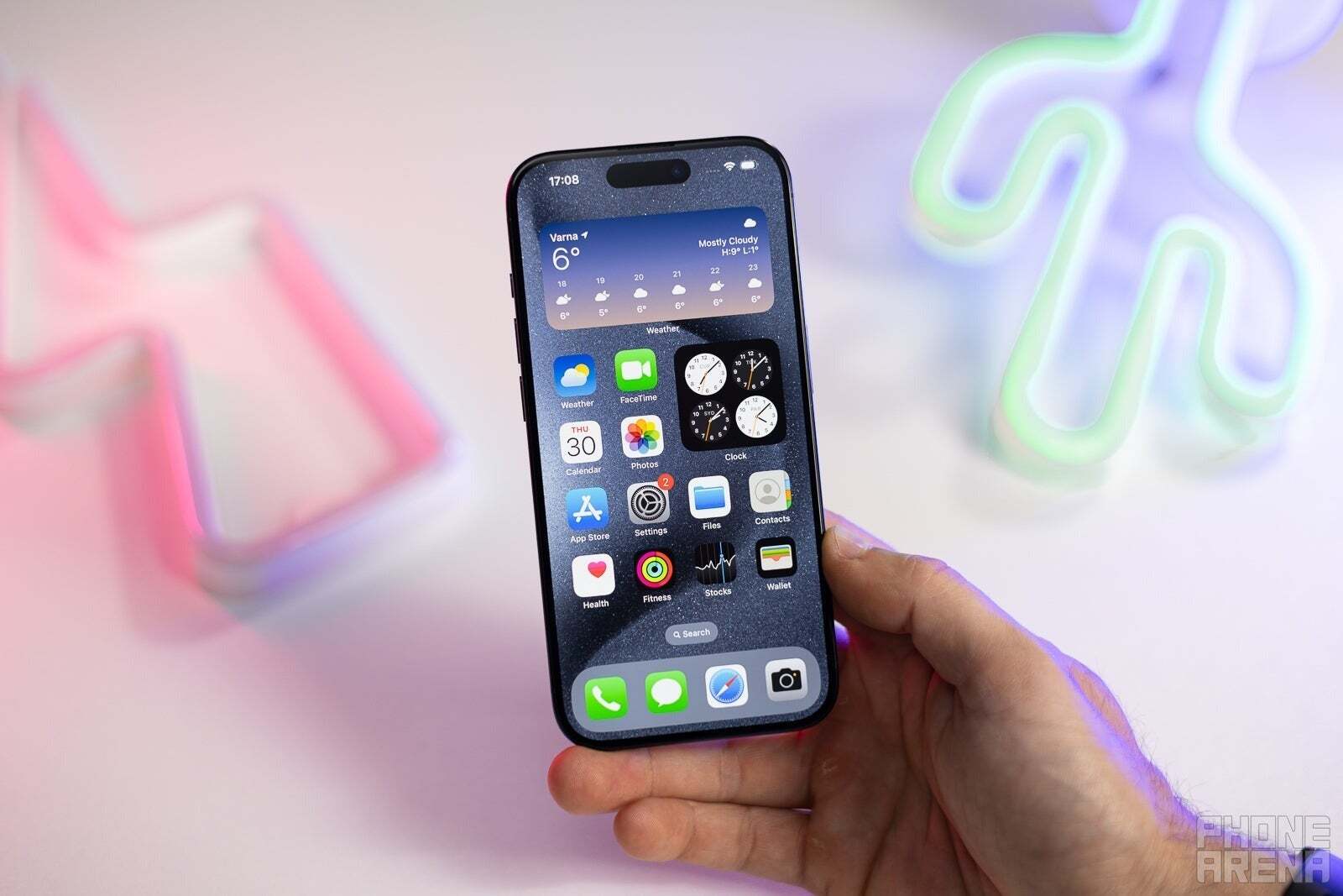 Лучший iPhone для покупки в 2025 году картинка iPhone 15 Pro