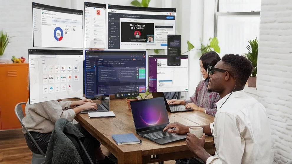 349835Пользователи Windows теперь могут иметь огромный виртуальный дисплей – Spacetop , который помещается у них в кармане